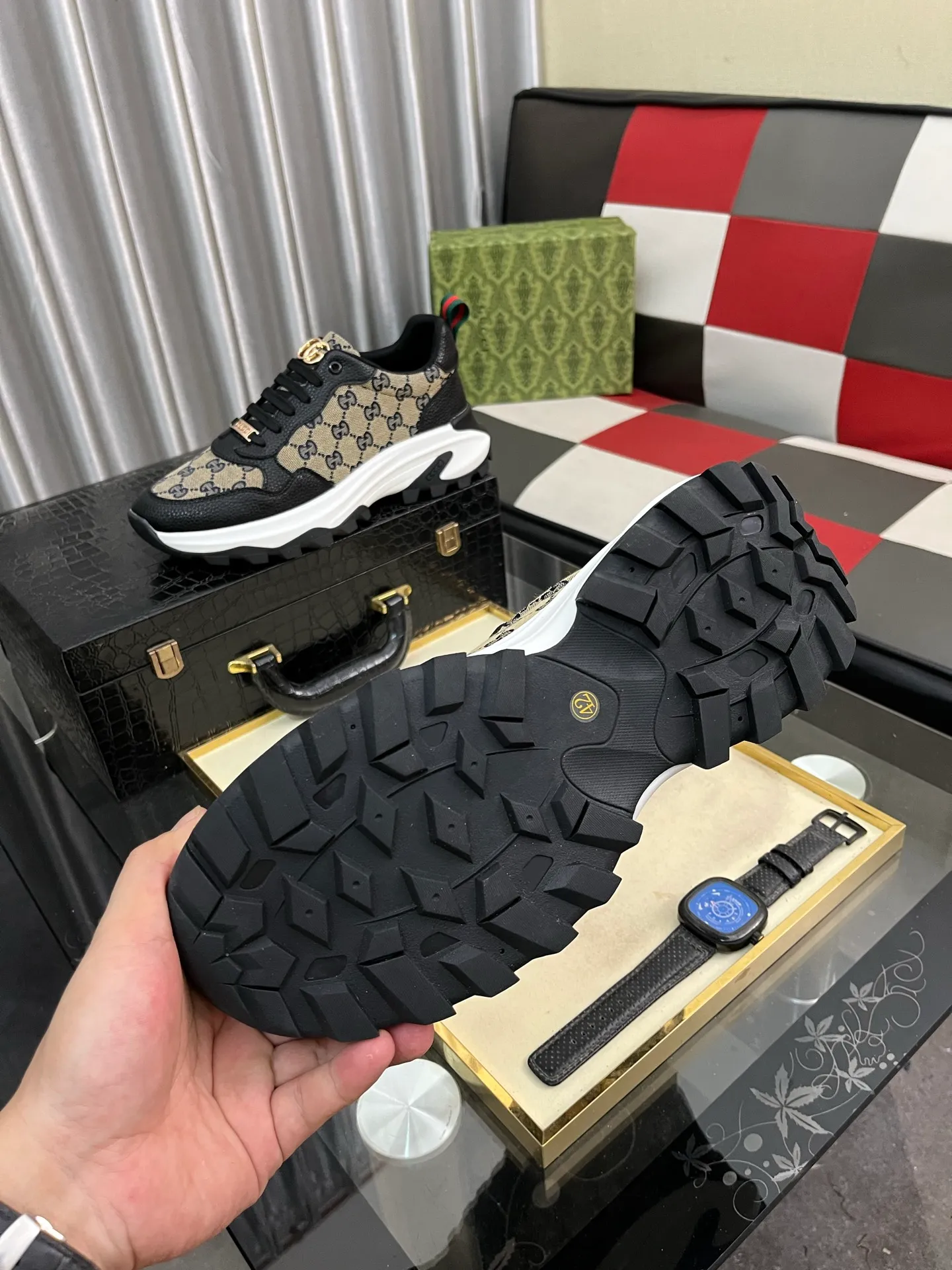 Men's shoes 💰458⌚️⌚️ Gucci •Gucci original quality. ~ Unique modern style sneakers. 🏃A must-have casual shoe for trendy men😍😍 Original brand imported from Italy, imported original leather, sheep lining (refuses to discolor and grind feet) Sole: Original sole provided by the original factory, French lazy style design ⚠️Fit to the feet, original quality attached, super comfortable original sole, code number: 38-444️⃣Colors available